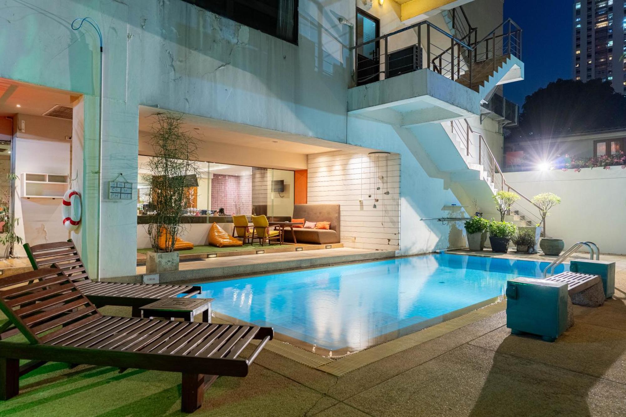 Journeyhub Sukhumvit 26, Bangkok - Formerly St James Hotel Exterior foto