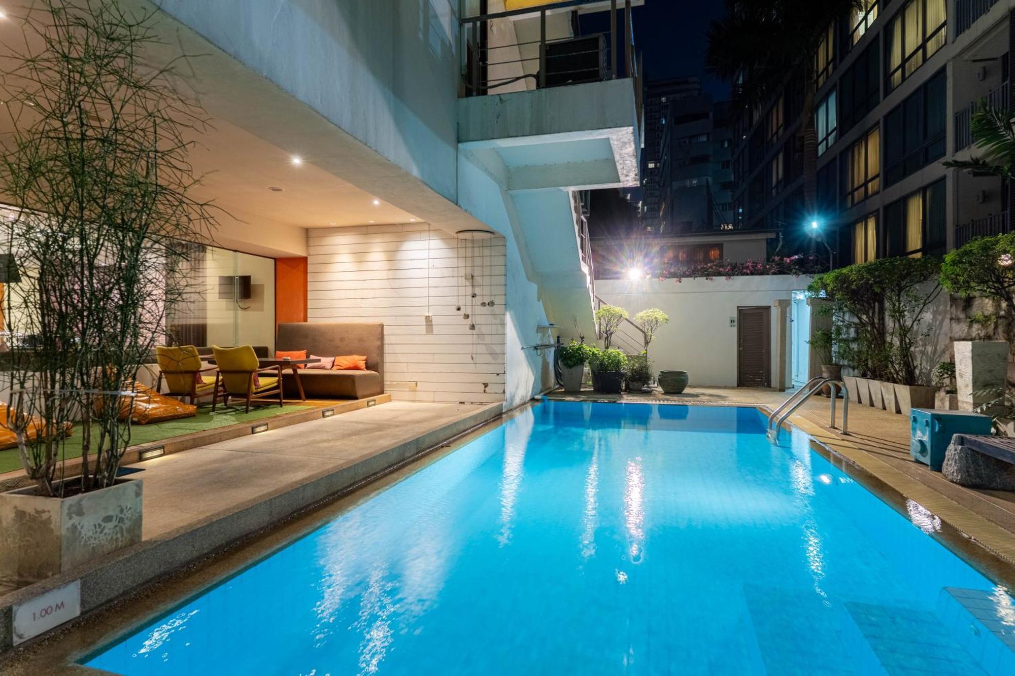 Journeyhub Sukhumvit 26, Bangkok - Formerly St James Hotel Exterior foto