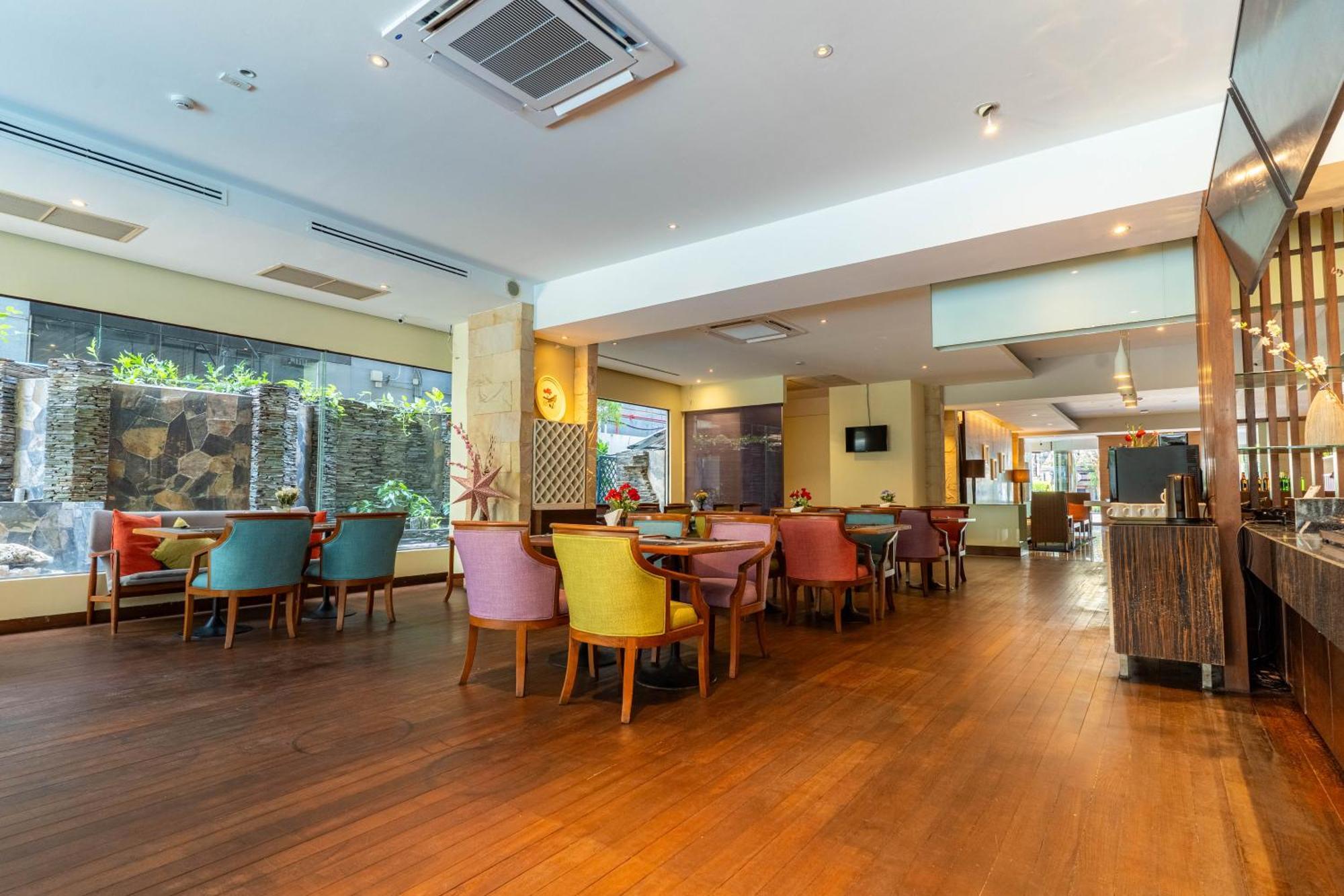 Journeyhub Sukhumvit 26, Bangkok - Formerly St James Hotel Exterior foto